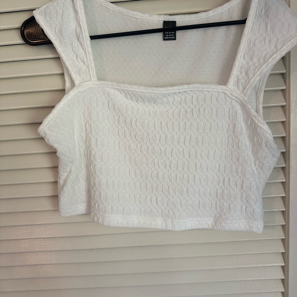 SHEIN White Textured Crop Top